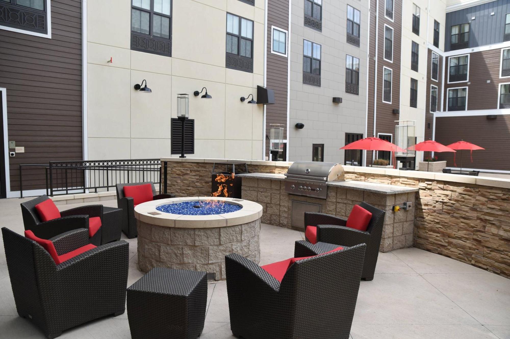 Towneplace Suites By Marriott Lawrence Downtown Exterior photo